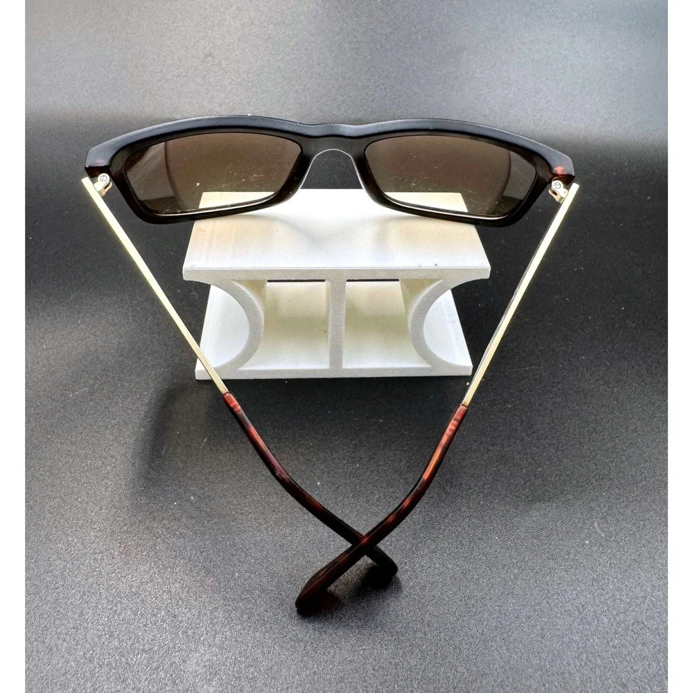 Guess square frame